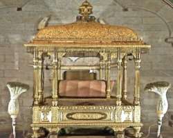 There is a Golden Ambari inside the palace which was carried by an elephant during the Dasara celebration. At the time of their reign, the king used t